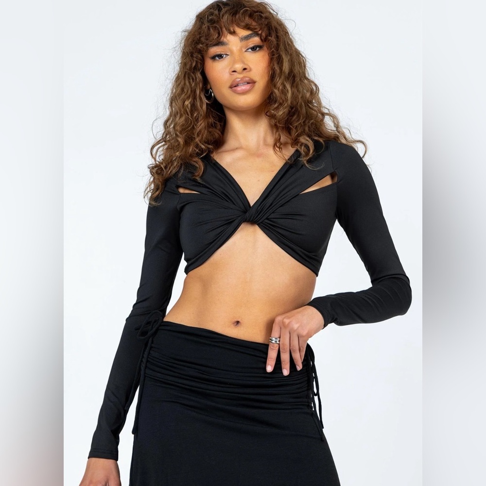princess polly going out top
beccy long sleeve crop top black